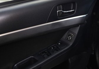Подержанный автомобиль Mitsubishi Lancer Sedan 2010 года (16 фото)