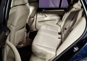 Подержанный автомобиль BMW X5 2012 года (11 фото)