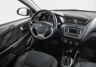 Подержанный автомобиль Kia Rio Sedan 2015 года (9 фото)