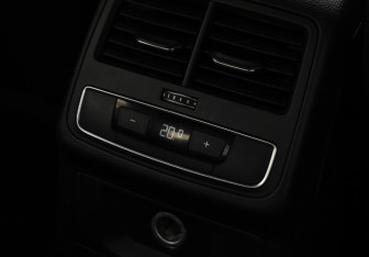 Подержанный автомобиль Audi A4 Sedan 2018 года (29 фото)