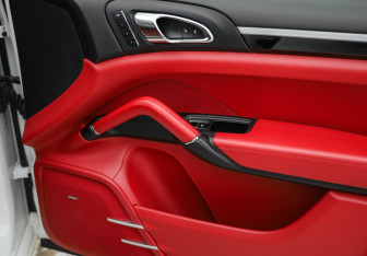 Подержанный автомобиль Porsche Cayenne 2016 года (36 фото)