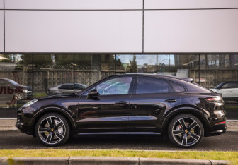 Подержанный автомобиль Porsche Cayenne 2019 года (9 фото)