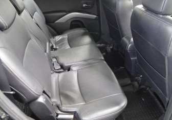 Подержанный автомобиль Mitsubishi Outlander 2011 года (13 фото)