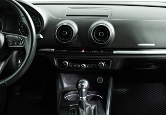 Подержанный автомобиль Audi A3 Sedan 2018 года (14 фото)