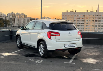 Подержанный автомобиль Citroen C4 Aircross 2012 года (5 фото)