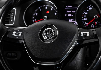 Подержанный автомобиль Volkswagen Jetta Sedan 2015 года (11 фото)