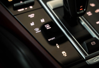 Подержанный автомобиль Porsche Cayenne 2019 года (23 фото)