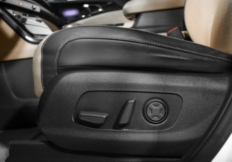 Подержанный автомобиль Kia Carnival 2020 года (12 фото)