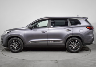 Подержанный автомобиль Chery Tiggo 8 2024 года (8 фото)