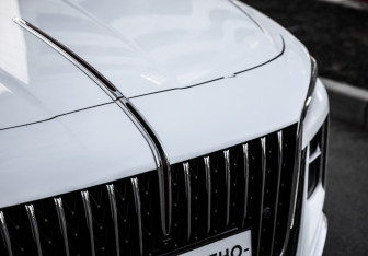 Подержанный автомобиль Hongqi H5 2023 года (6 фото)