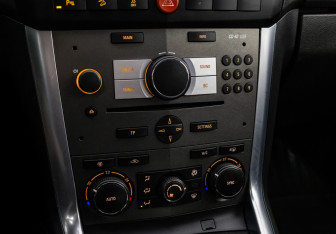 Подержанный автомобиль Opel Antara 2014 года (15 фото)