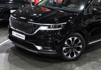 Подержанный автомобиль Kia Carnival 2023 года (2 фото)