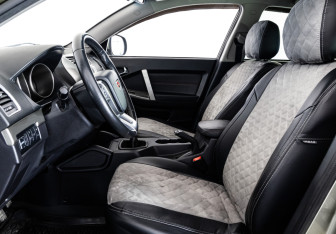 Подержанный автомобиль Geely Emgrand X7 2016 года (17 фото)
