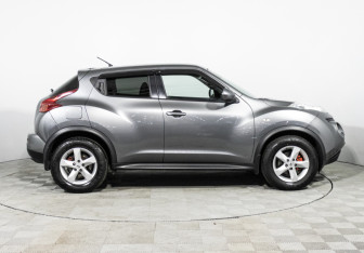 Подержанный автомобиль Nissan Juke 2011 года (4 фото)