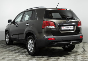 Подержанный автомобиль Kia Sorento 2011 года (7 фото)