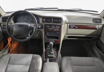 Подержанный автомобиль Volvo S70 1997 года (14 фото)
