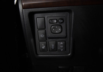 Подержанный автомобиль Toyota Land Cruiser Prado 2016 года (16 фото)