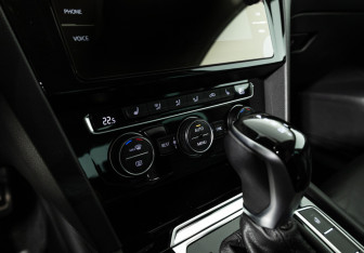 Подержанный автомобиль Volkswagen Passat Sedan 2019 года (19 фото)