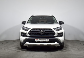 Подержанный автомобиль Toyota RAV4 2024 года (2 фото)