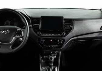 Подержанный автомобиль Hyundai Solaris Sedan 2021 года (14 фото)