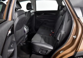 Подержанный автомобиль Kia Sorento 2016 года (10 фото)