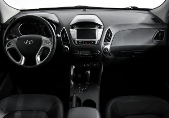 Подержанный автомобиль Hyundai ix35 2012 года (14 фото)