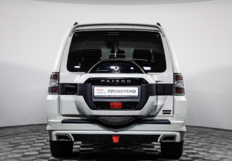 Подержанный автомобиль Mitsubishi Pajero 2019 года (6 фото)