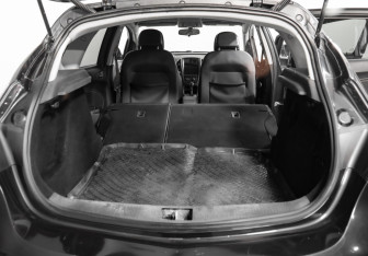 Подержанный автомобиль Opel Astra Hatchback 2012 года (24 фото)