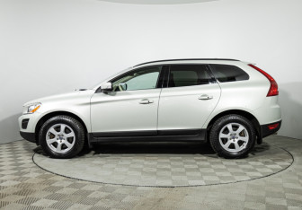 Подержанный автомобиль Volvo XC60 2012 года (8 фото)