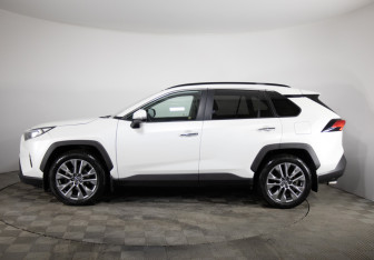 Подержанный автомобиль Toyota RAV4 2019 года (8 фото)
