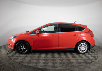 Подержанный автомобиль Ford Focus Hatchback 2012 года (8 фото)