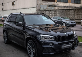 Подержанный автомобиль BMW X5 2017 года (4 фото)