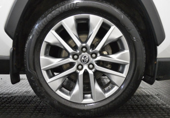 Подержанный автомобиль Toyota RAV4 2021 года (9 фото)