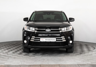Подержанный автомобиль Toyota Highlander 2018 года (3 фото)