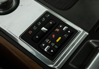Подержанный автомобиль Land Rover Range Rover 2010 года (17 фото)