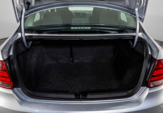 Подержанный автомобиль Volkswagen Polo Sedan 2016 года (17 фото)