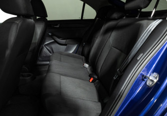 Подержанный автомобиль Skoda Rapid Liftback 2018 года (10 фото)