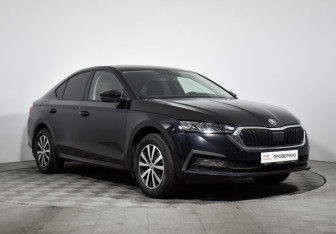 Подержанный автомобиль Skoda Octavia Liftback 2021 года (3 фото)