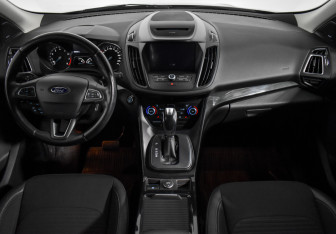 Подержанный автомобиль Ford Kuga 2017 года (16 фото)