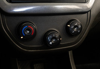 Подержанный автомобиль Chevrolet Cobalt Sedan 2013 года (13 фото)