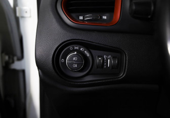 Подержанный автомобиль Jeep Renegade 2018 года (14 фото)