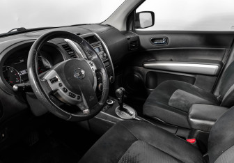 Подержанный автомобиль Nissan X-Trail 2012 года (9 фото)