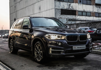 Подержанный автомобиль BMW X5 2015 года (4 фото)