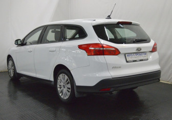 Подержанный автомобиль Ford Focus Wagon 2017 года (7 фото)