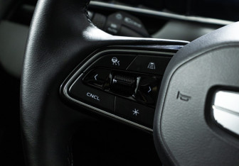 Подержанный автомобиль Geely Atlas 2023 года (20 фото)