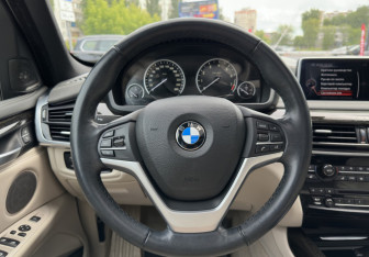 Подержанный автомобиль BMW X5 2013 года (14 фото)