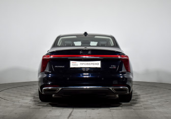 Подержанный автомобиль Hongqi H5 2024 года (7 фото)