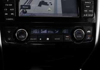 Подержанный автомобиль Nissan Teana 2014 года (17 фото)
