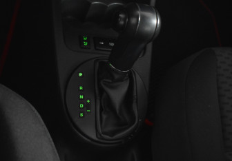 Подержанный автомобиль Skoda Fabia Hatchback 2012 года (16 фото)