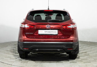 Подержанный автомобиль Nissan Qashqai 2014 года (6 фото)